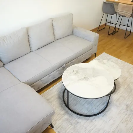 Apartament Lumora *